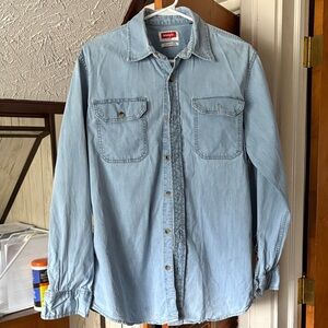 Wrangler Classic Light Blue Button-Up Shirt (vintage)